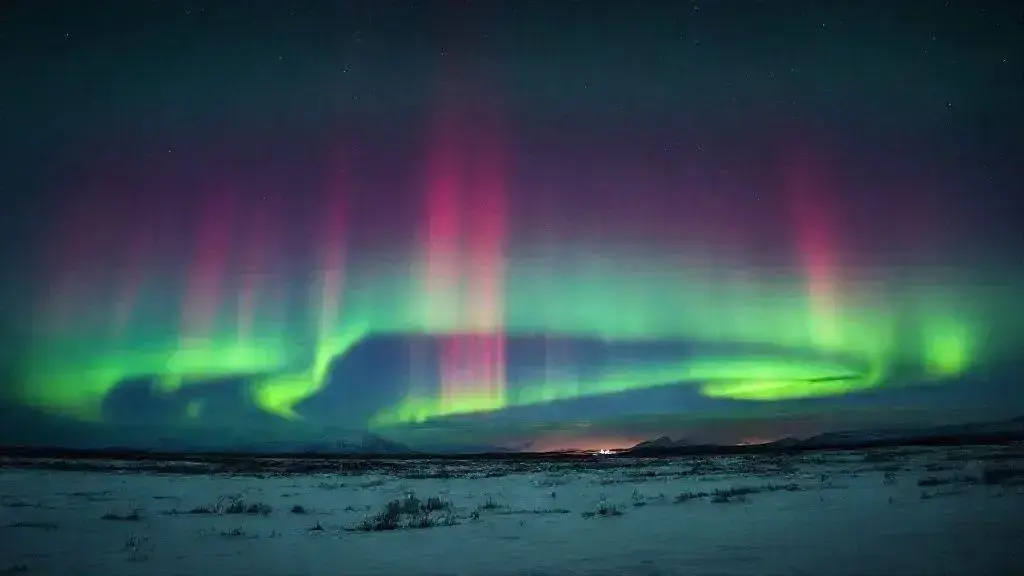 Como as auroras boreais se formam?