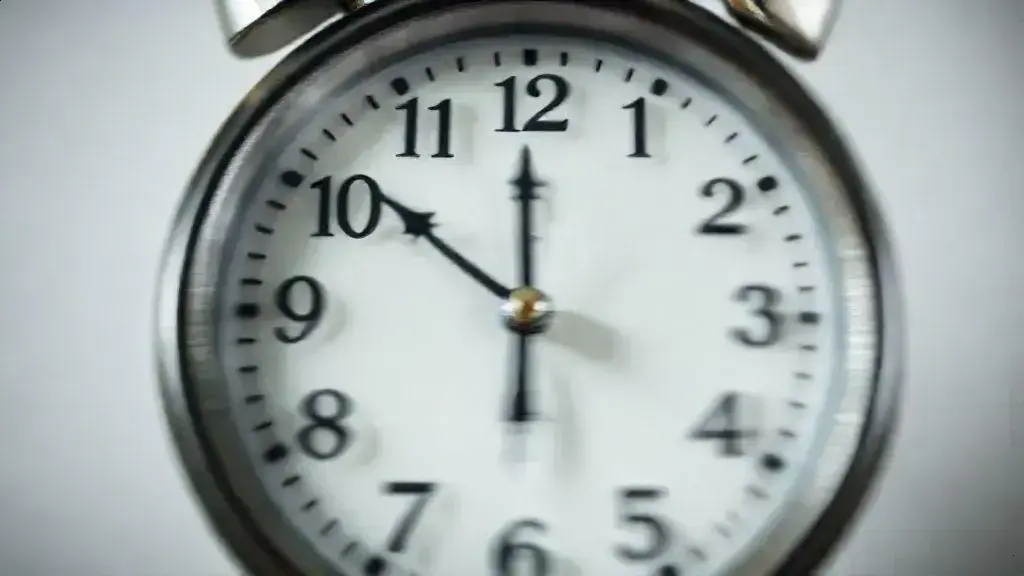 Por que o tempo passa rápido? Descubra o que a ciência revela